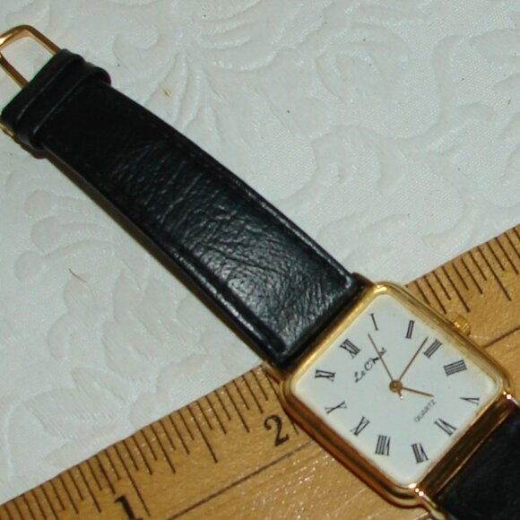 Le Chat 1993 Quartz Ladies WATCH, Gold Tone,Leather Strap,Soft Case,Nds Batt C27 - Picture 9 of 15